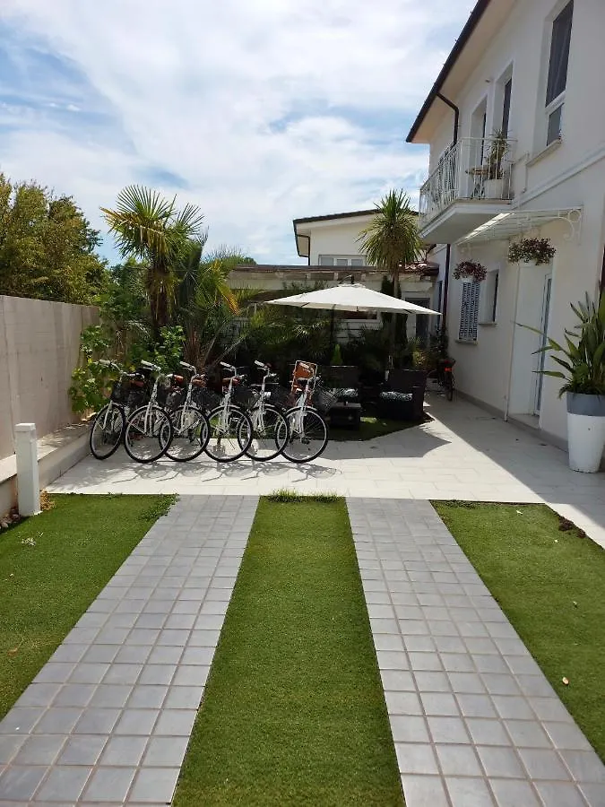 La Brise Hotel Marina di Pietrasanta 0*,  Italy