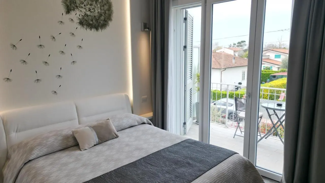 La Brise Hotel Marina di Pietrasanta 0*,  Italy