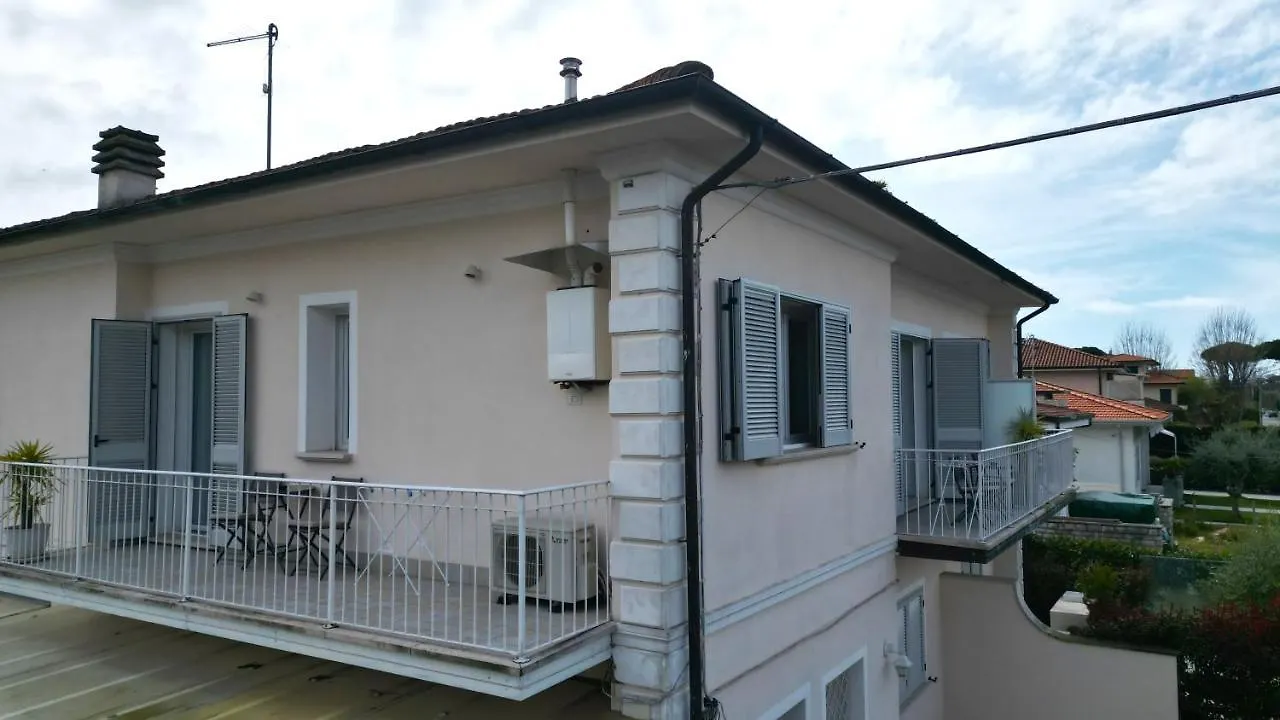 Guest house La Brise Hotel Marina di Pietrasanta Italy