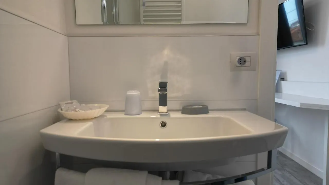 Guest house La Brise Hotel Marina di Pietrasanta Italy